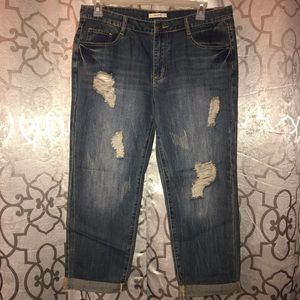 Distressed jean capris
